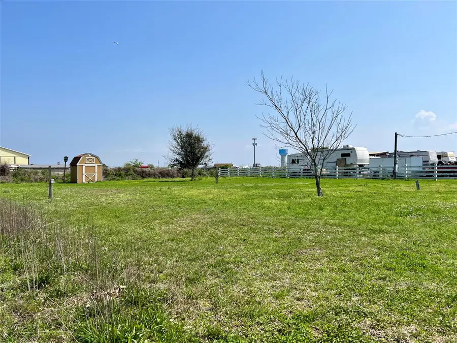 1080 N Monkhouse Drive, Crystal Beach, TX 77650 - #2