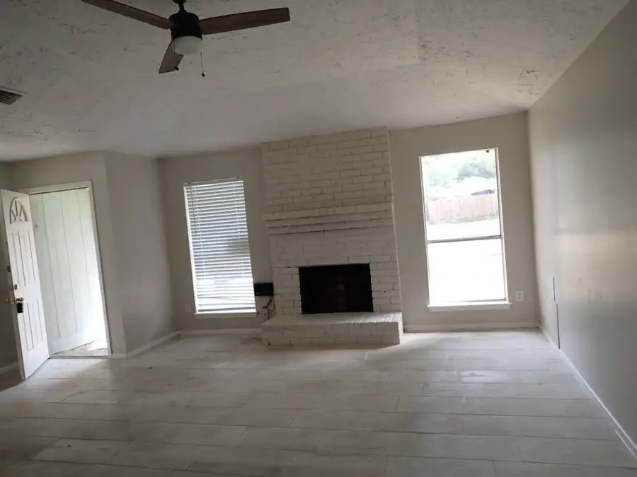 327 Oakdale Drive, Stafford, TX 77477 - Image #3