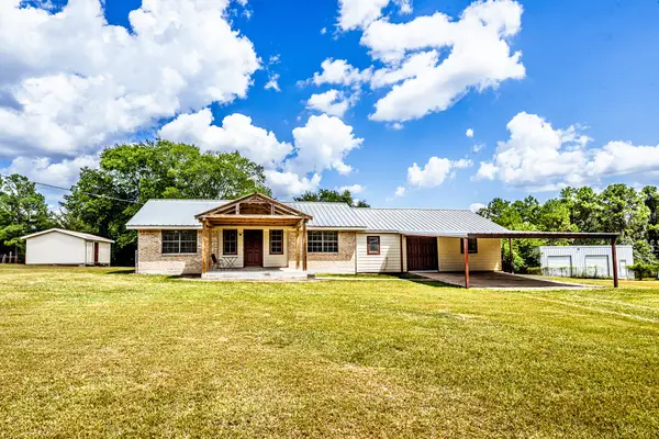 98 Oak Creek Drive, Huntsville, TX 77340