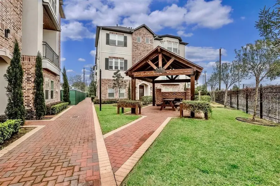 1013 E 28th Street, Houston, TX 77009 - #2