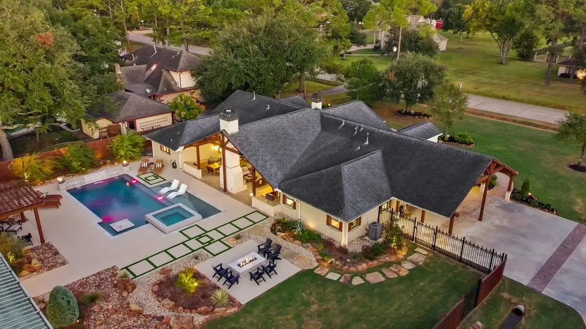 904 W Castlewood Avenue, Friendswood, TX 77546 - #1