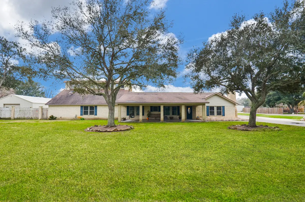 419 Western Acres Drive, El Campo, TX 77437 - Image #1
