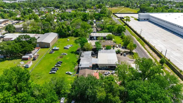11918 N Houston Rosslyn Road, Houston, TX 77086
