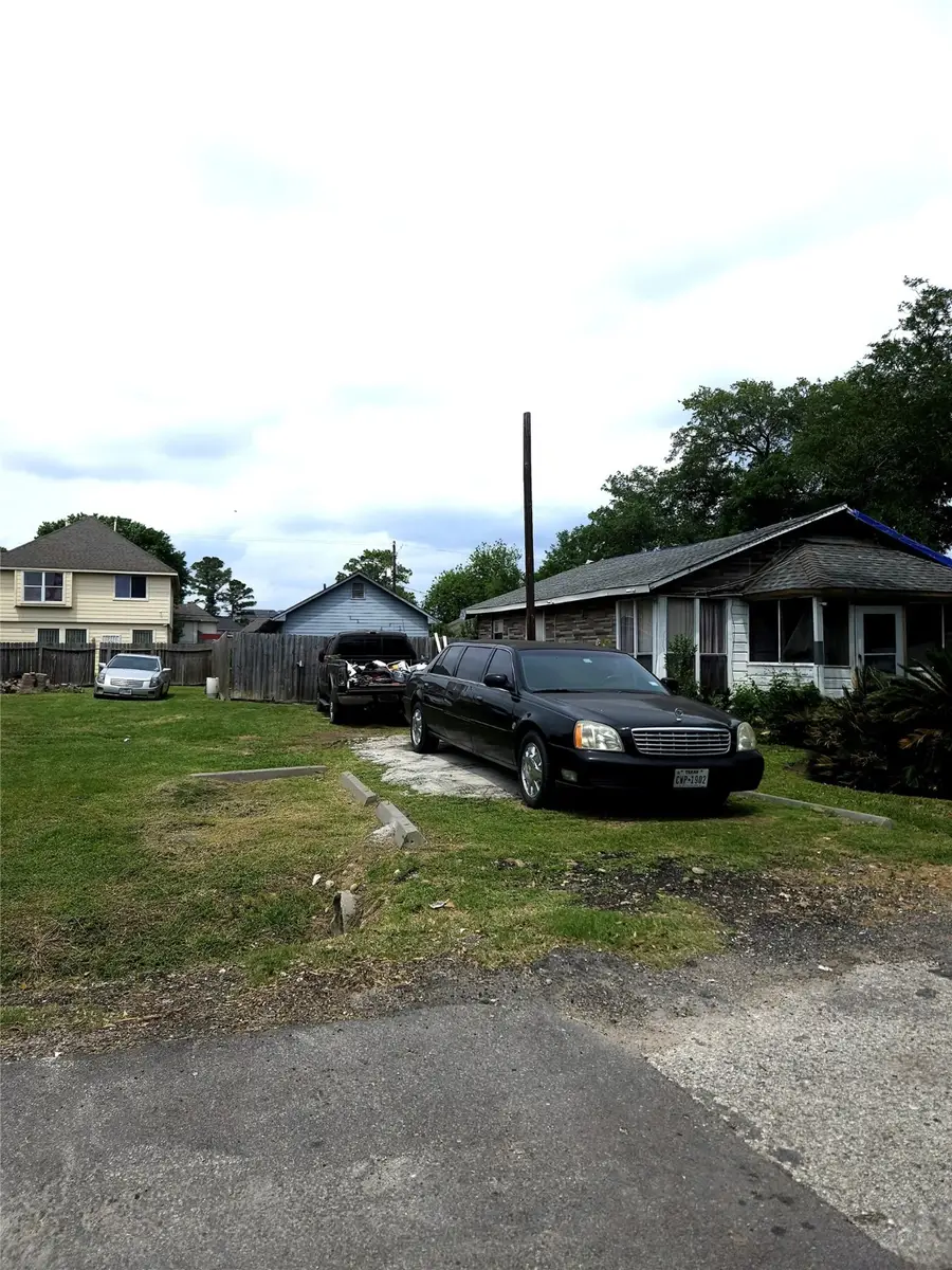 9226 Clarkcrest Street, Houston, TX 77063 - Image #3