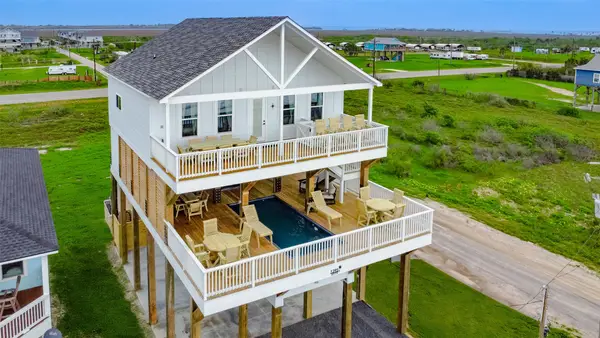 1395 Keith Avenue, Gilchrist, TX 77617