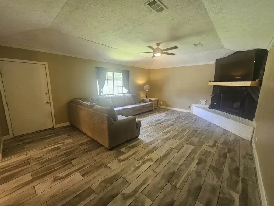 207 Thornridge, Bridge City, TX 77611 - Image #3