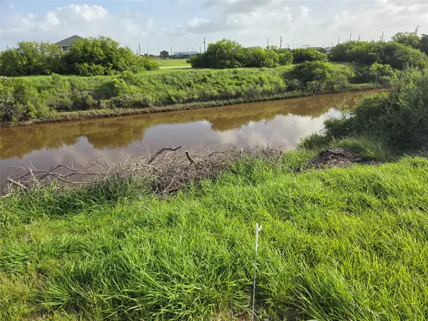 131 Lobster Lane, Palacios, TX 77465