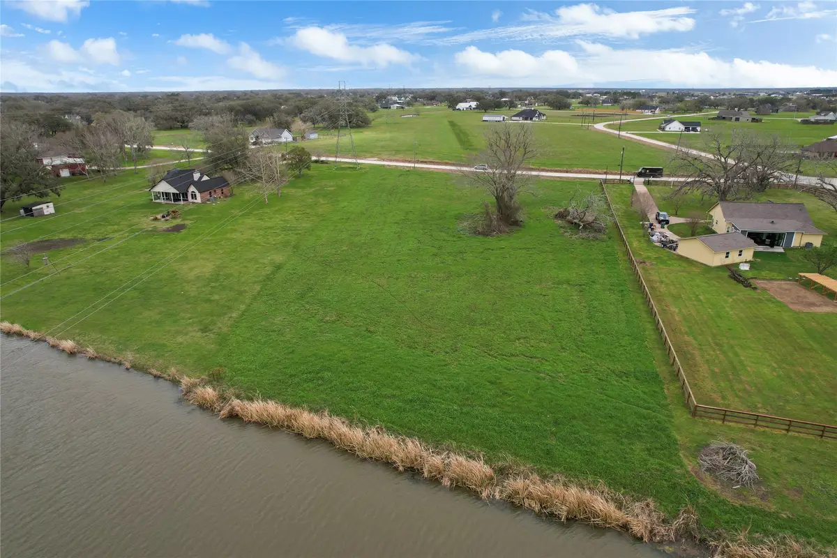 708 Winchester Trail, Angleton, TX 77515 - Image #1