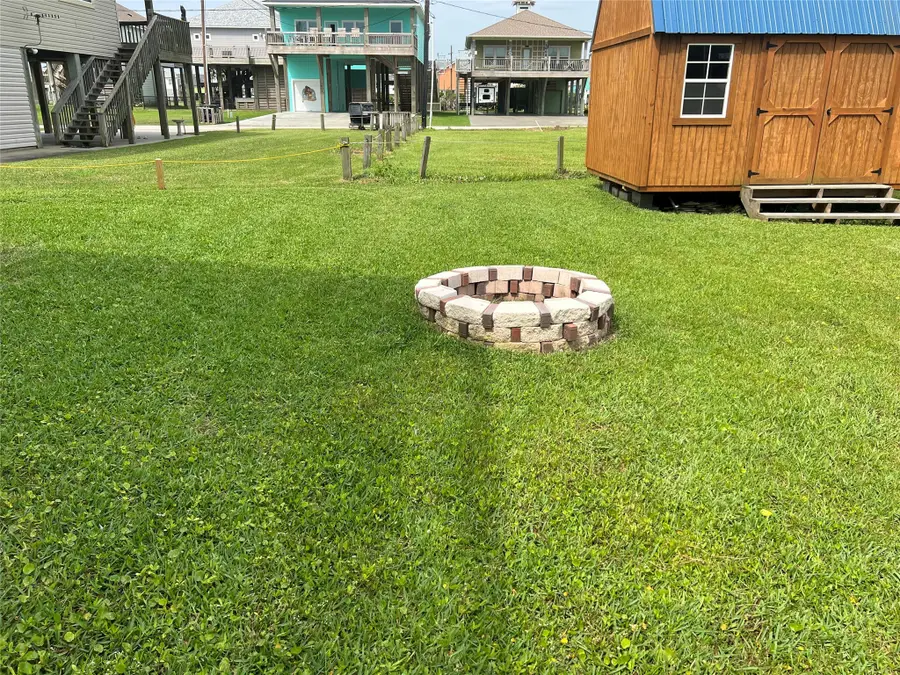 978 Fisherman Drive S, Crystal Beach, TX 77650 - Image #2