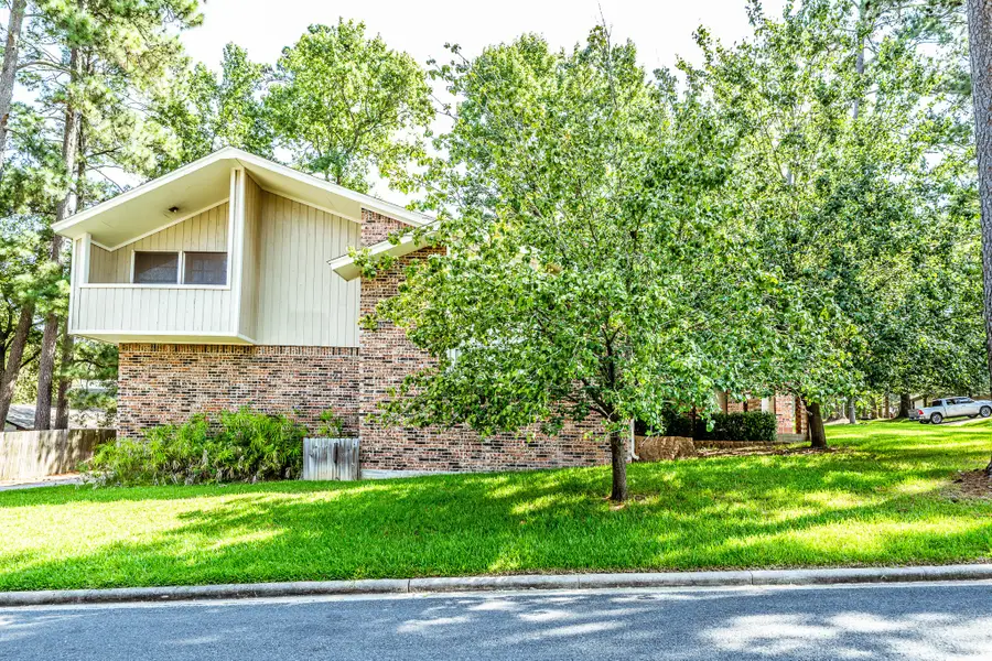 422 River Oaks Drive, Huntsville, TX 77340 - Image #2