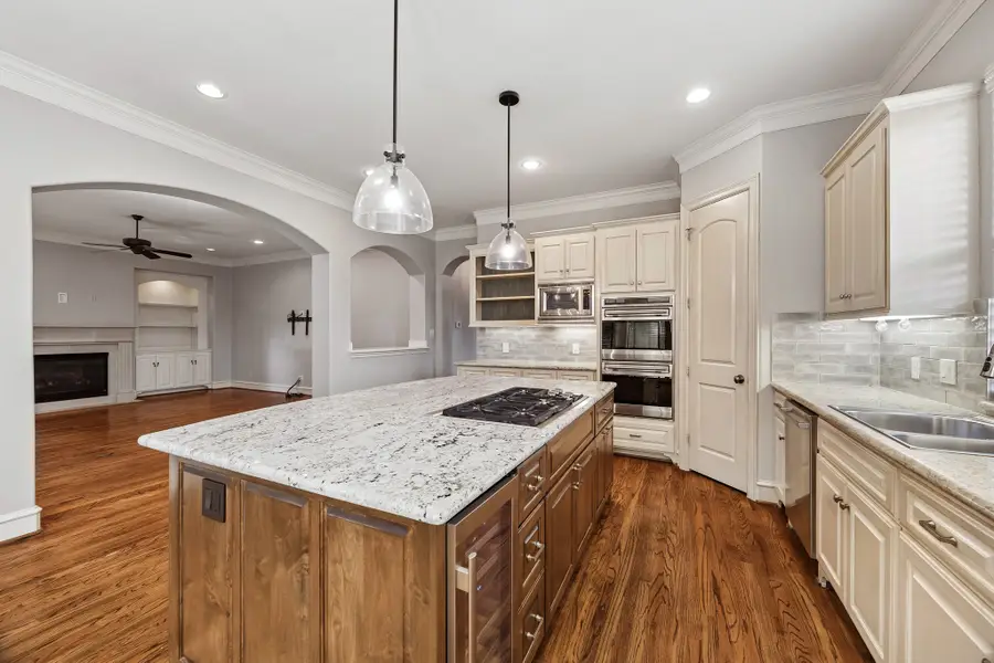 24 Hackberry Lane #B, Houston, TX 77027 - #3