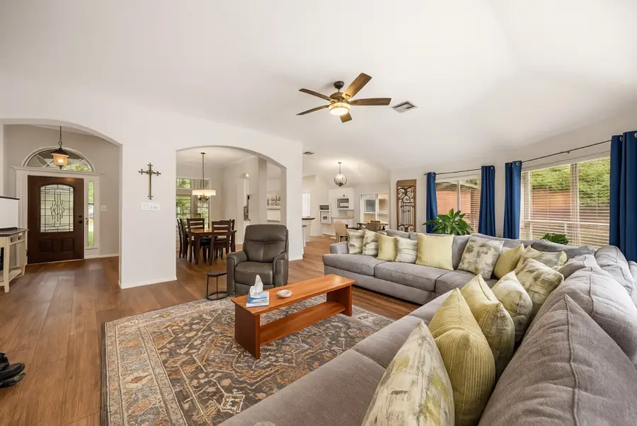 1302 Pine Trail, Tomball, TX 77375 - Image #2