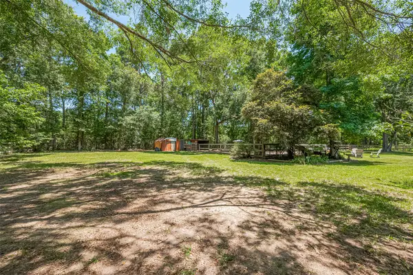 200 Little Pine Valley Road, Cleveland, TX 77328