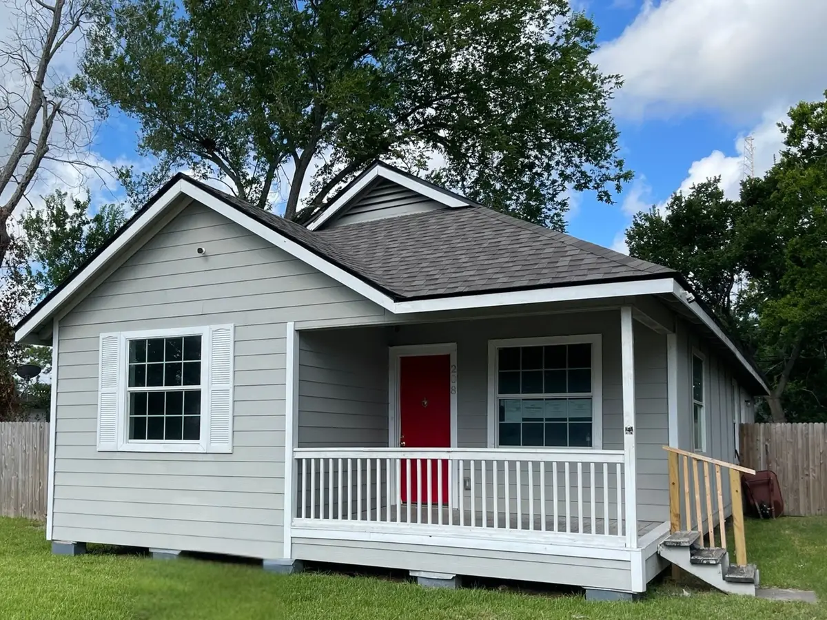 208 S 7th Street, La Porte, TX 77571 - Image #1