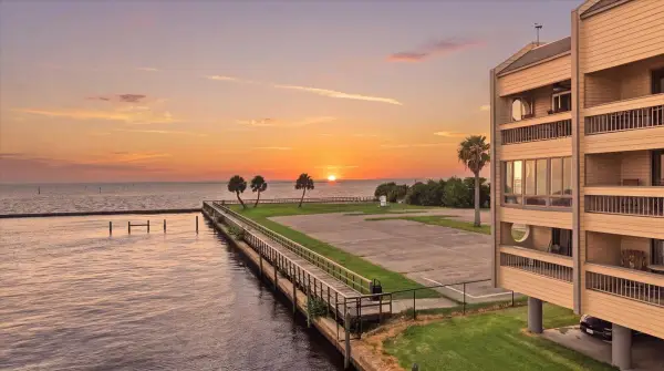 580 Pleasure Island Boulevard #224, Port Arthur, TX 77640