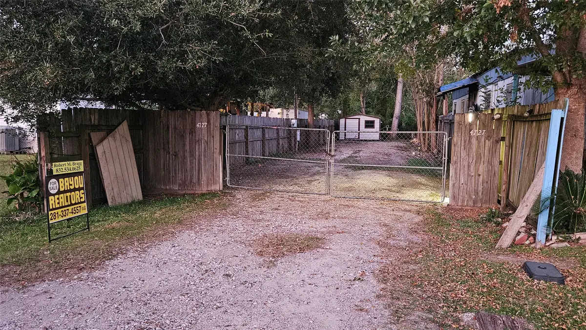 4727 8th Street, Bacliff, TX 77518 - #1