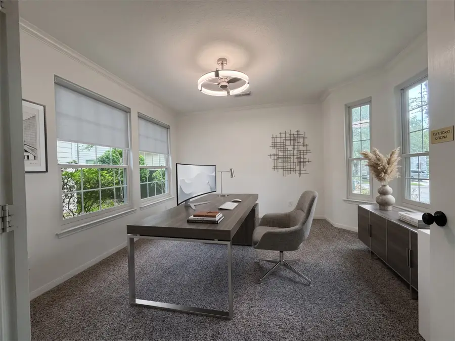 94 S Longsford Circle, The Woodlands, TX 77382 - #2