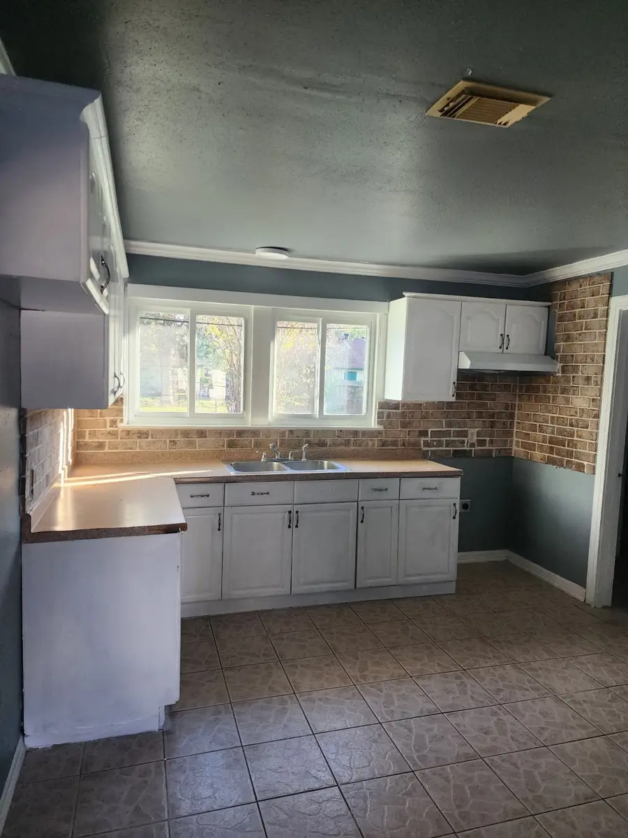 7220 Parker Road, Houston, TX 77016 - Image #2