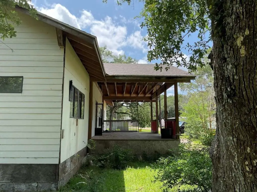 108 Bounty Street, Blessing, TX 77419 - Image #1