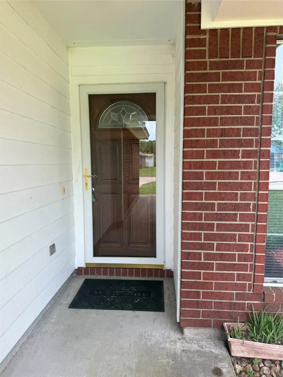 1140 Thomas Drive, Angleton, TX 77515 - Image #2