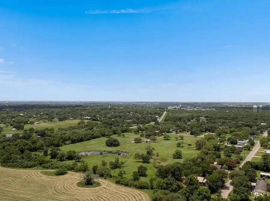 217 Haller Street, Yoakum, TX 77995 - Image #2