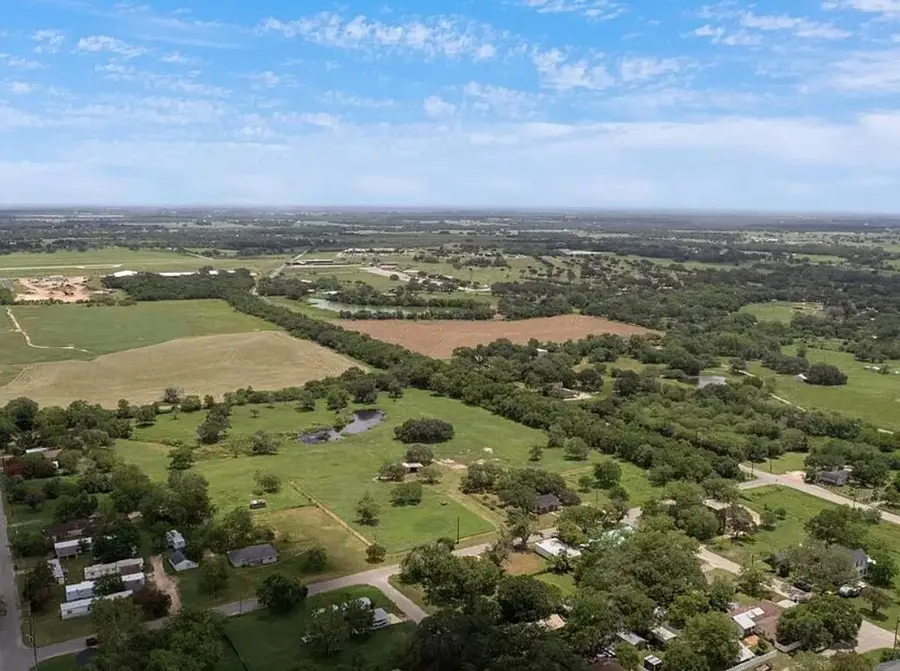 217 Haller Street, Yoakum, TX 77995 - Image #3