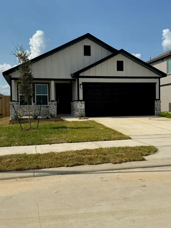 426 Magnetic Hill Dr, Crosby, TX 77532