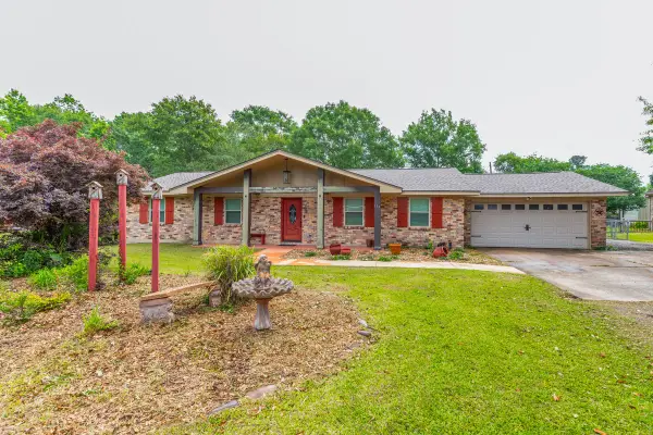114 Rolling Hills Drive, Lumberton, TX 77657