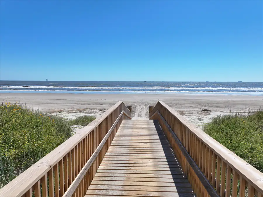 816 Rancho Caribe Drive, Port Bolivar, TX 77650 - Image #3