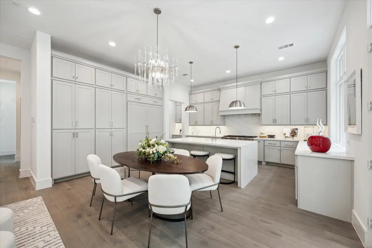 10 Wentworth Square Avenue, Houston, TX 77027 - Image #1