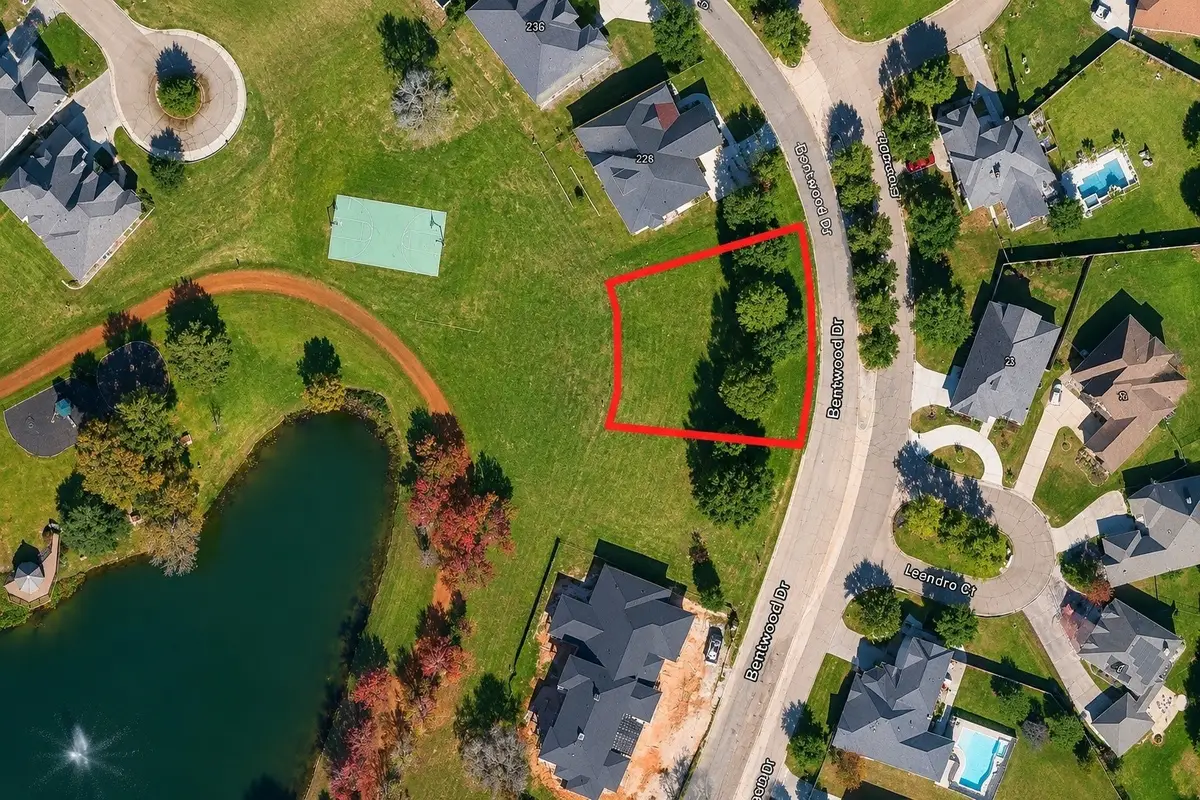 220 Bentwood Dr, Montgomery, TX 77356 - #1