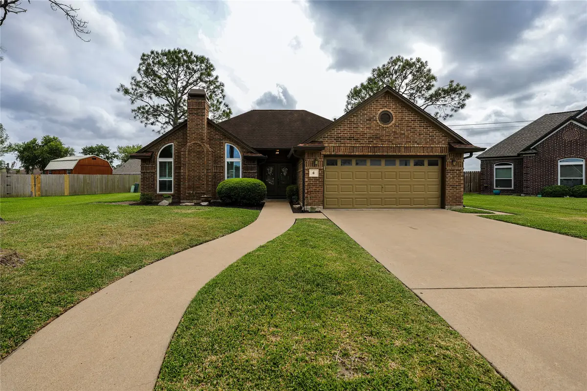 4 Lasso Court, Angleton, TX 77515 - #1