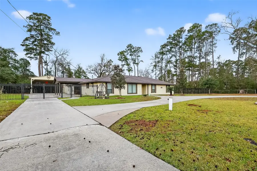 1011 Chateau Woods Parkway Drive, Conroe, TX 77385 - Image #2