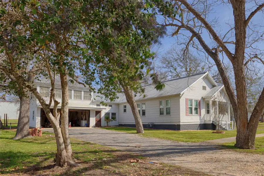 309 Anderson Street, Schulenburg, TX 78956 - #2
