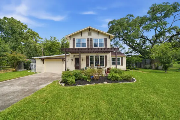 5313 Palm Drive, Dickinson, TX 77539