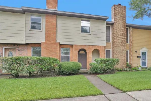 1528 Silverpines Road #528, Houston, TX 77062
