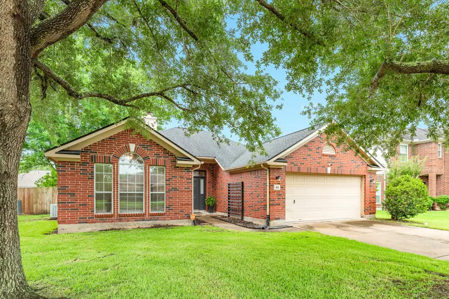 205 Mango Street, Lake Jackson, TX 77566 - #2