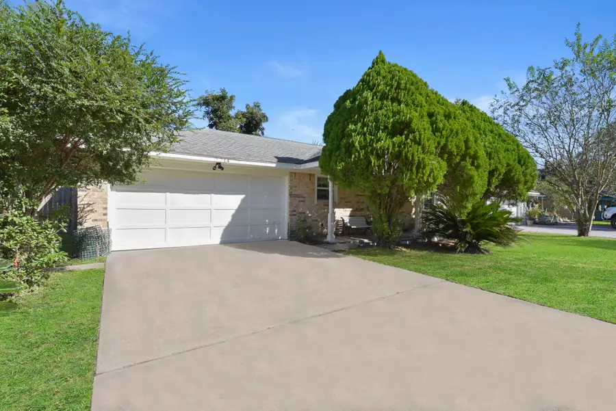 2714 Rosadele Street, La Marque, TX 77568 - Image #2