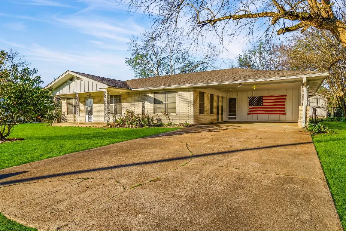 205 Commerce Street N, Madisonville, TX 77864 - #1