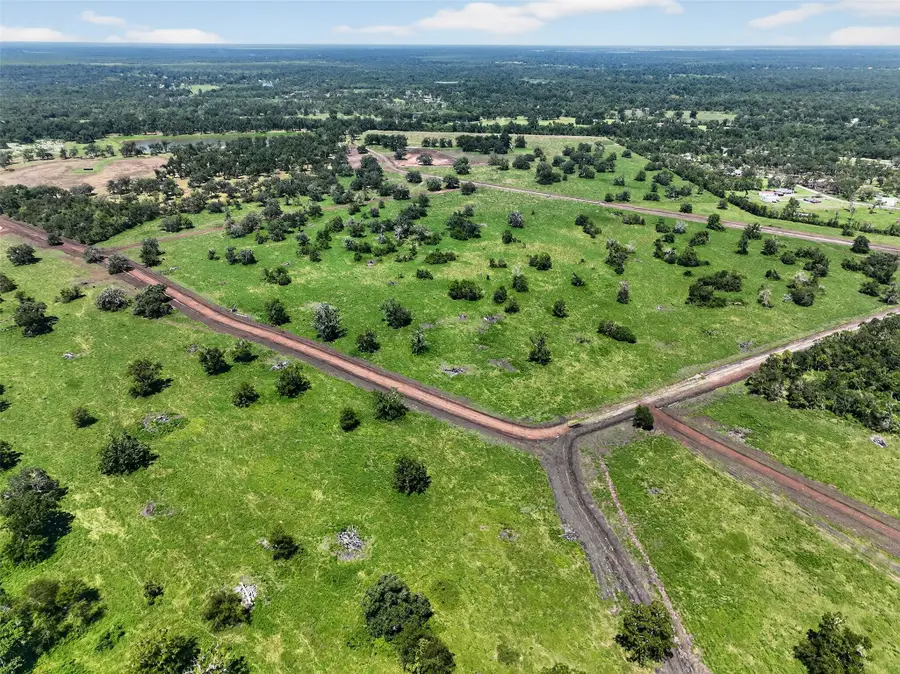 107 Fulbright Drive, Angleton, TX 77515 - Image #2