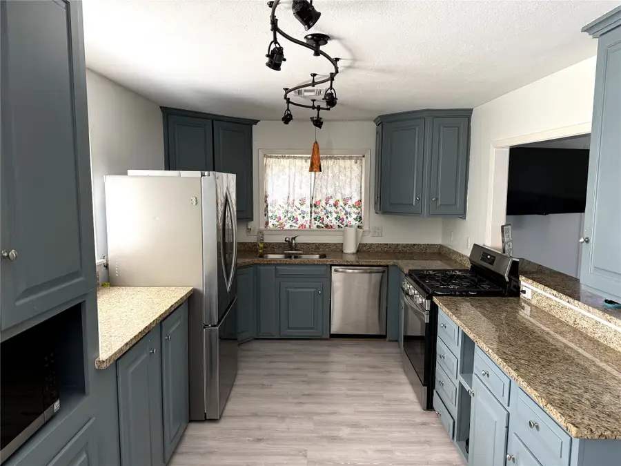 210 Meadowlawn St, La Porte, TX 77571 - Image #2