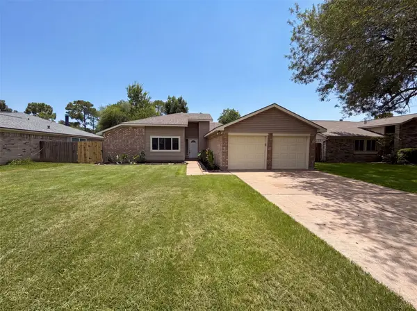 318 Floravista Drive, Houston, TX 77598