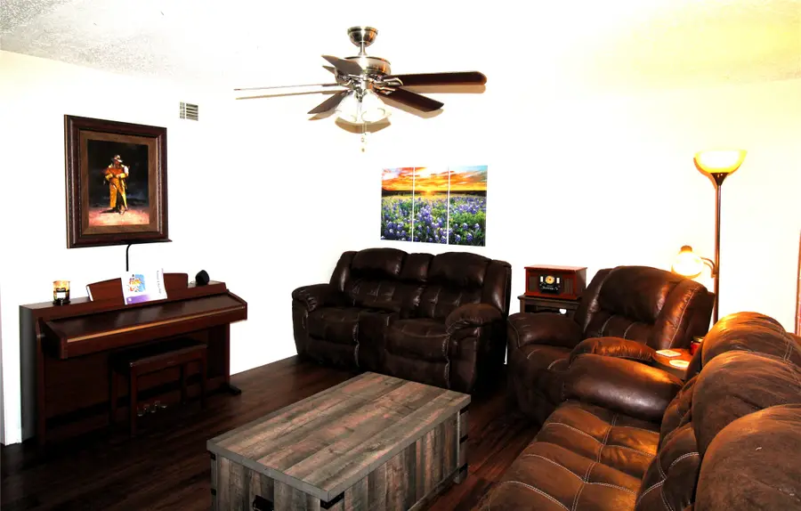 303 N 9th Street, Beasley, TX 77417 - #3