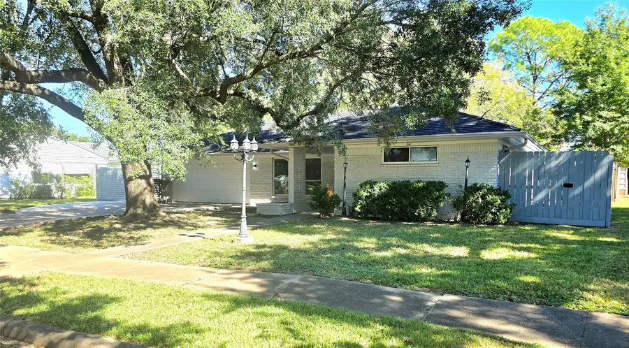 11907 Renwick Drive, Houston, TX 77035 - Image #2