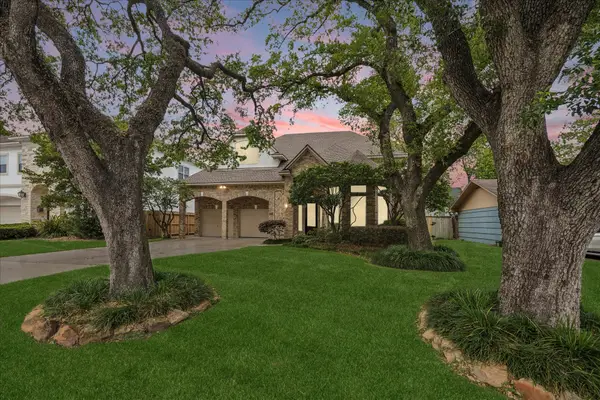 4714 Holt, Bellaire, TX 77401