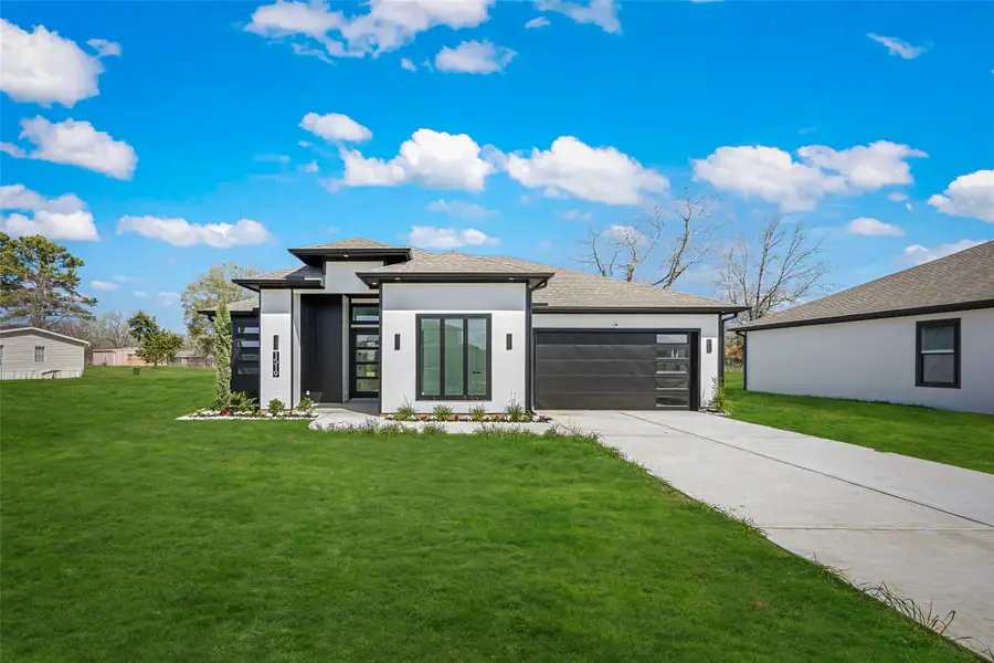 1519 Waco St, Dayton, TX 77535 - #2