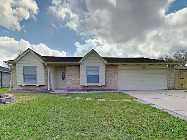 216 Maple Leaf Drive, League City, TX 77573