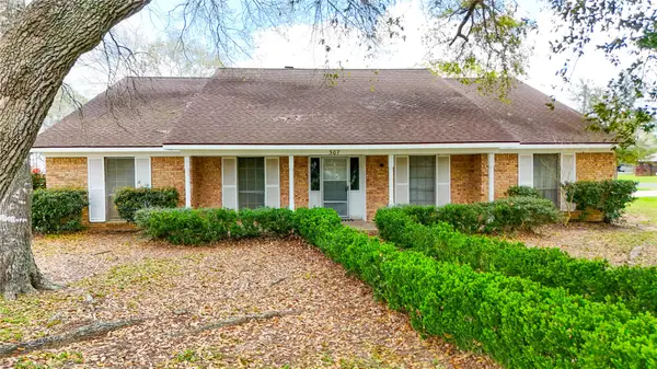 307 S Market Street, Louise, TX 77455