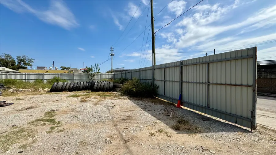 7617 Ley Road, Houston, TX 77028 - Image #3