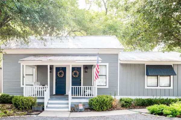 104 W Bell Street, Fayetteville, TX 78940